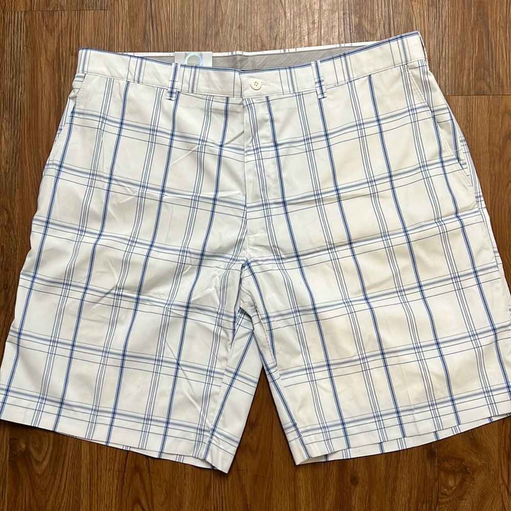 NWT Men’s Golf Shorts - 38